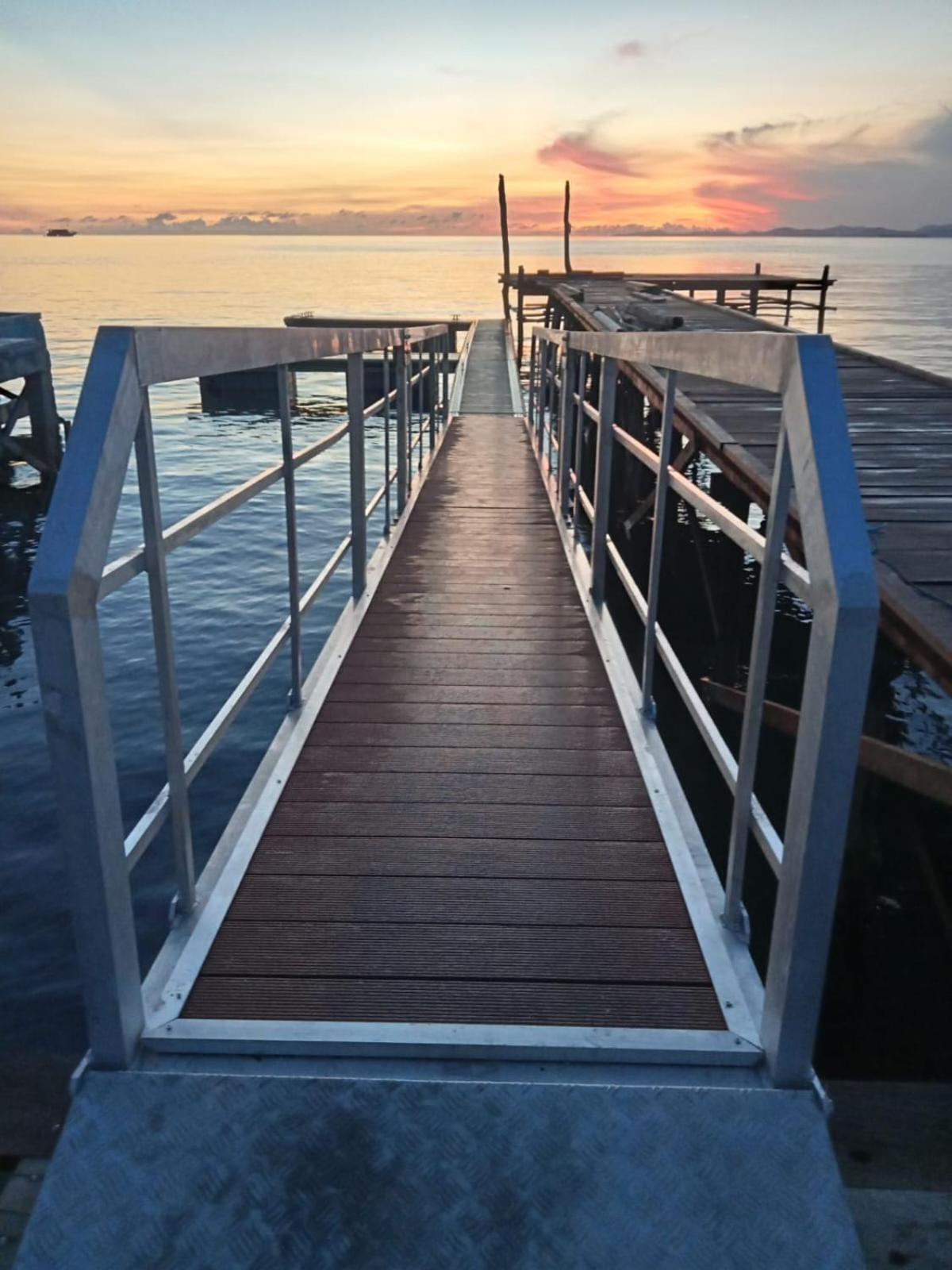 Bruno Raja Ampat Homestay Pulau Mansuar Exterior photo